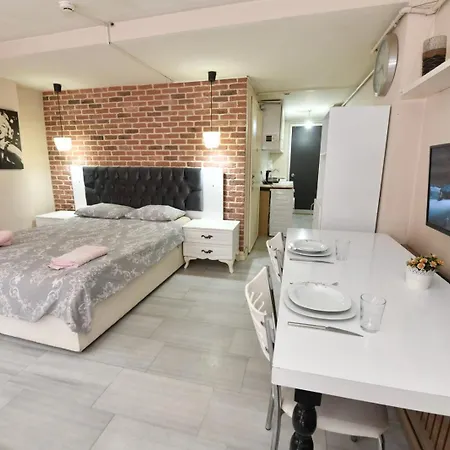 Katre Aparthotel *